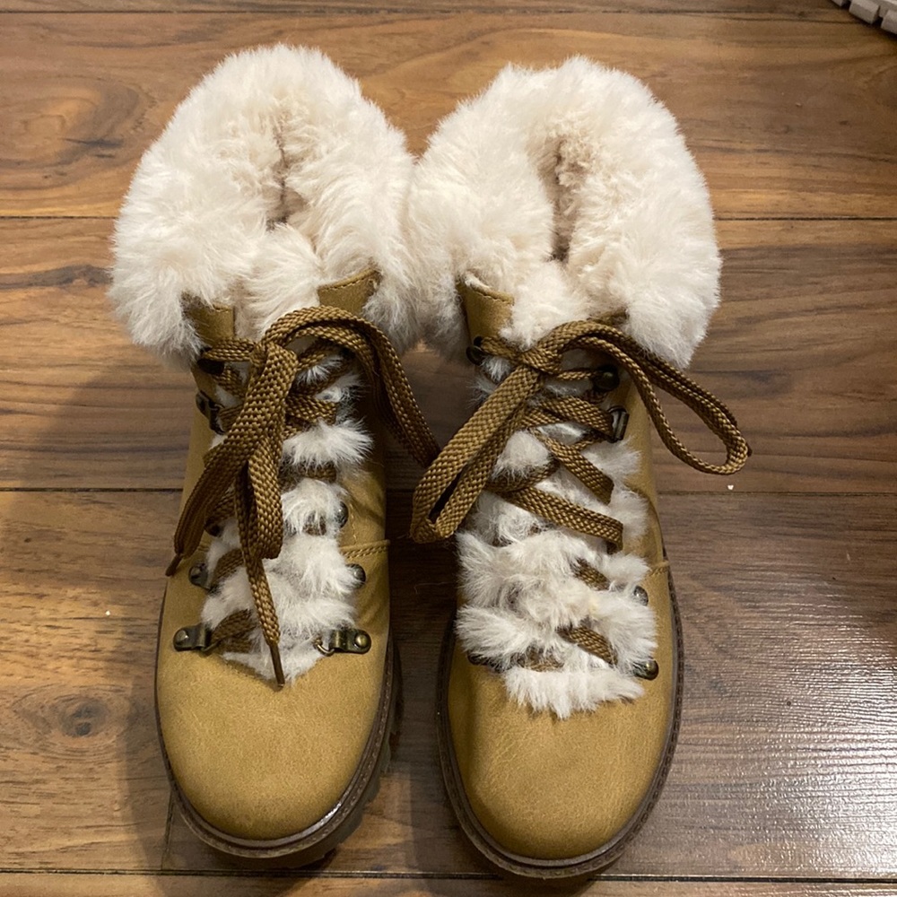 Size 7 Unionbay fuzzy boots